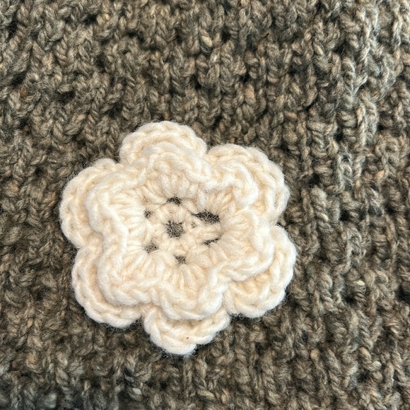 Merino wool Made In Ireland Hand Knit Winter Beanie with Decorative Flower OS - Picture 3 of 6